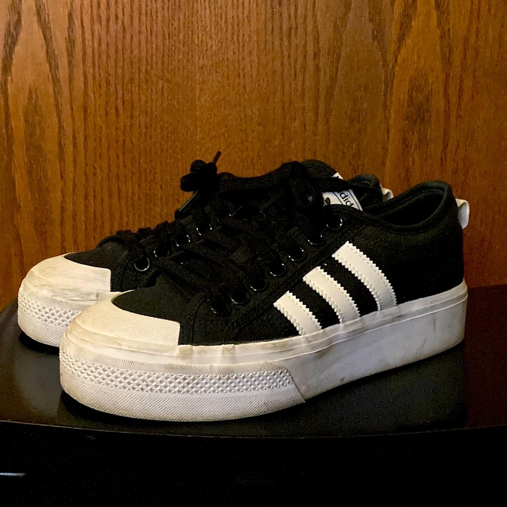 Adidas Nizza Size 8.5